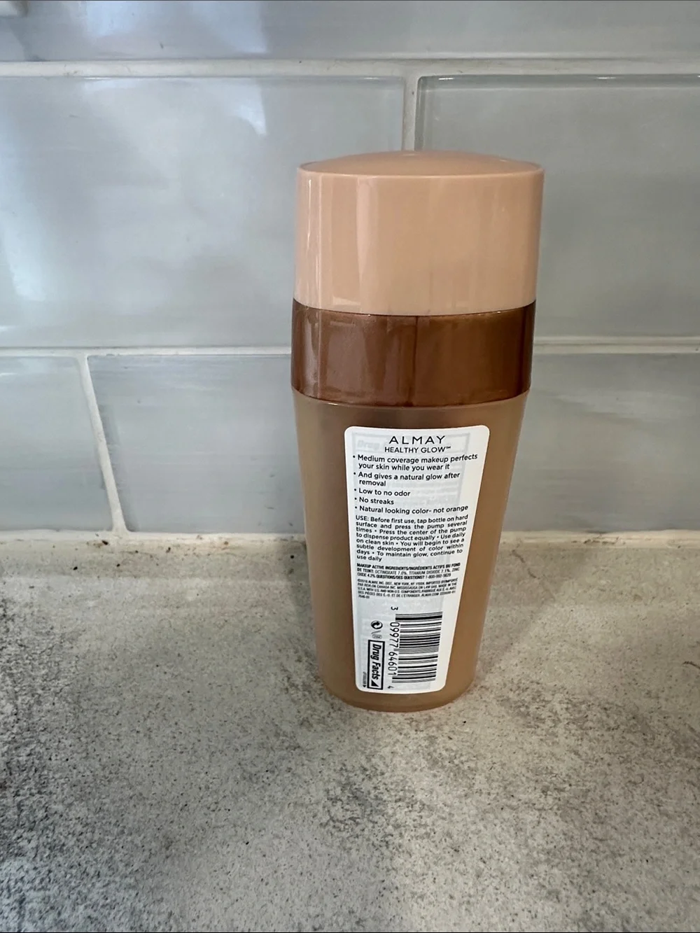 Almay Healthy Glow Gradual Self-Tan Makeup in Beige with Brown Cap